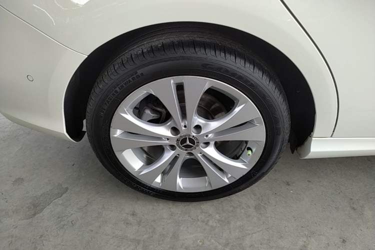 Used Mercedes-Benz B-Class 2019 B 200 Sport Edition Right Rear Wheel Hub