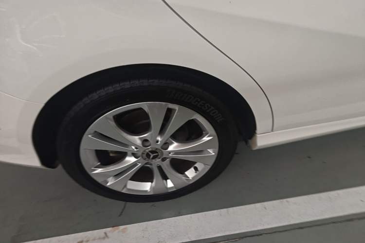 Used Mercedes-Benz B-Class 2019 B 200 Sport Edition Right Rear Wheel Hub