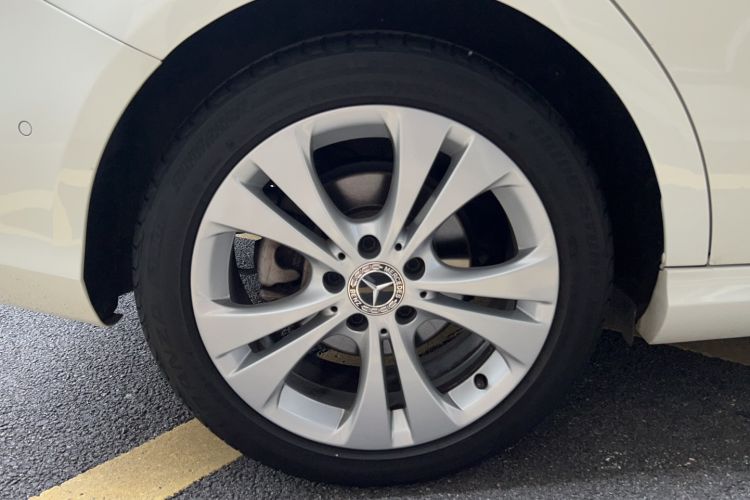 Used Mercedes-Benz B-Class 2019 B 200 Sport Edition Right Rear Wheel Hub