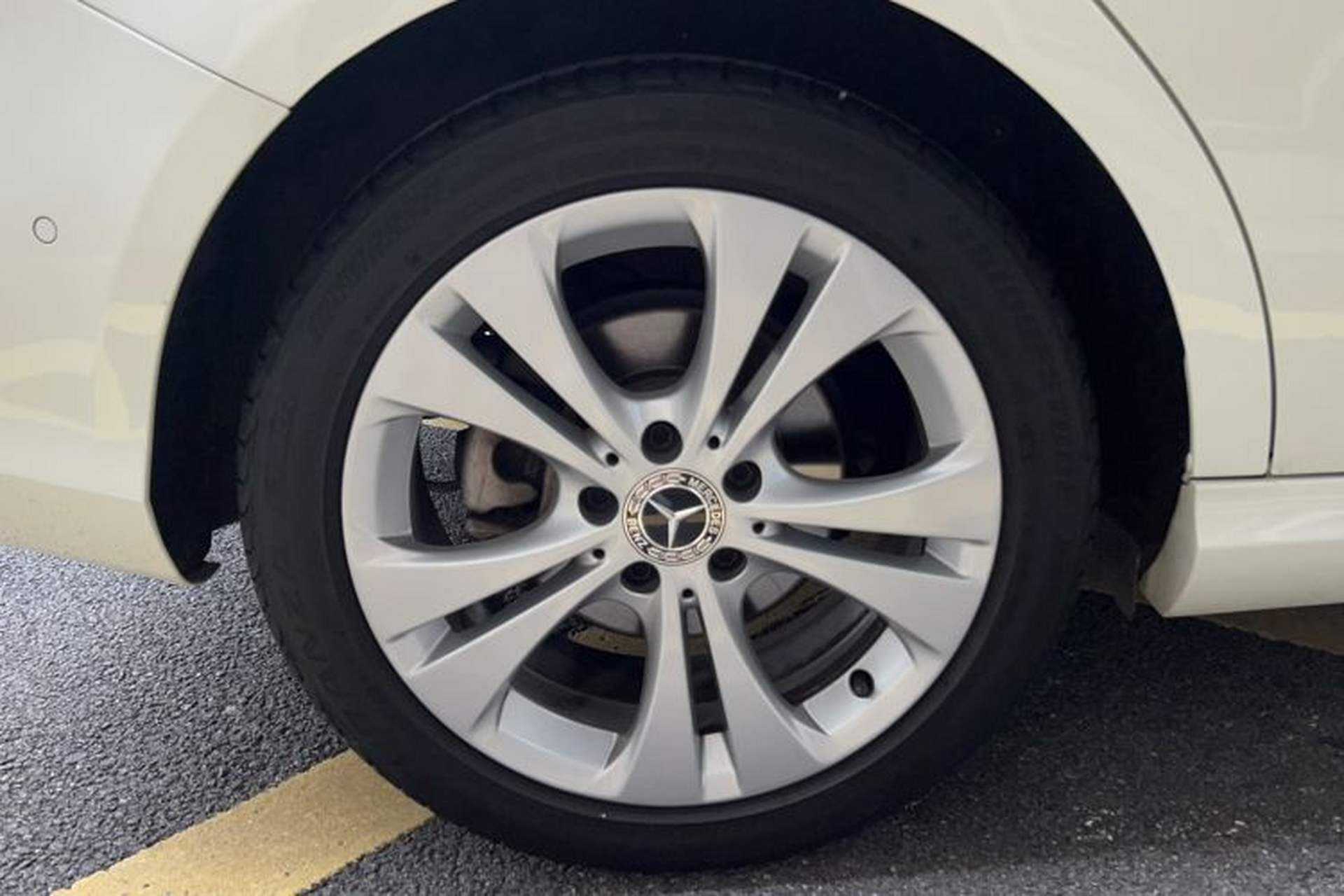 Used Mercedes-Benz B-Class 2019 B 200 Sport Edition Right Rear Wheel Hub