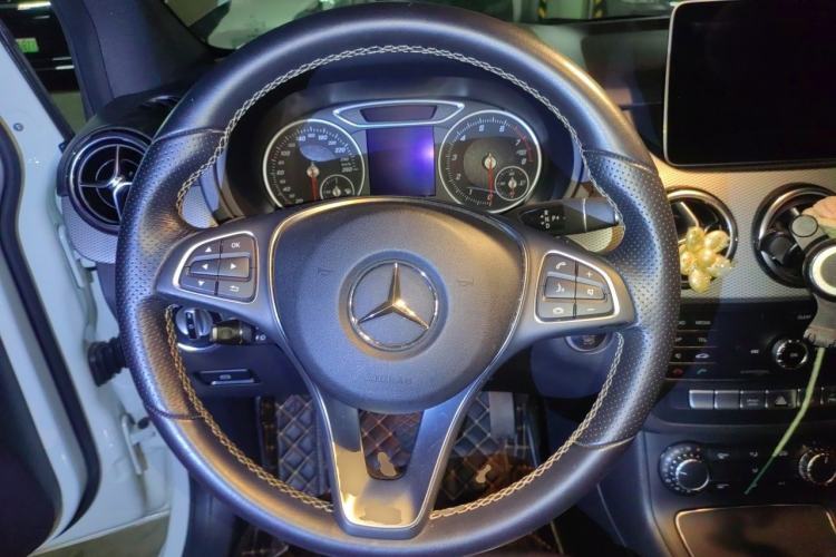 Used Mercedes-Benz B-Class 2019 B 200 Sport Edition Steering Wheel
