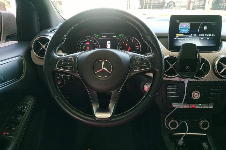 Used Mercedes-Benz B-Class 2019 B 200 Sport Edition Steering Wheel