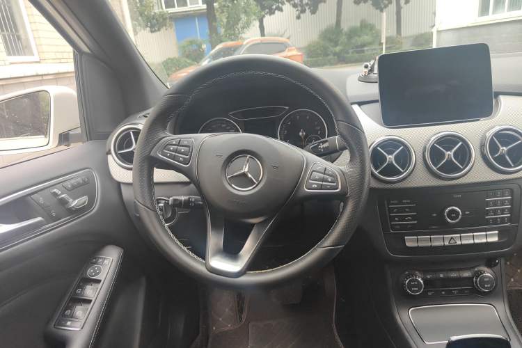 Used Mercedes-Benz B-Class 2019 B 200 Fashion Model Steering Wheel