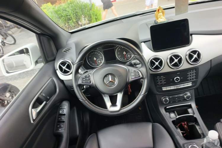 Used Mercedes-Benz B-Class 2019 B 200 Sport Edition Steering Wheel