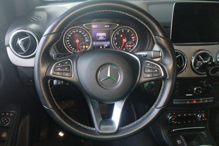 Used Mercedes-Benz B-Class 2019 B 200 Fashion Model Steering Wheel