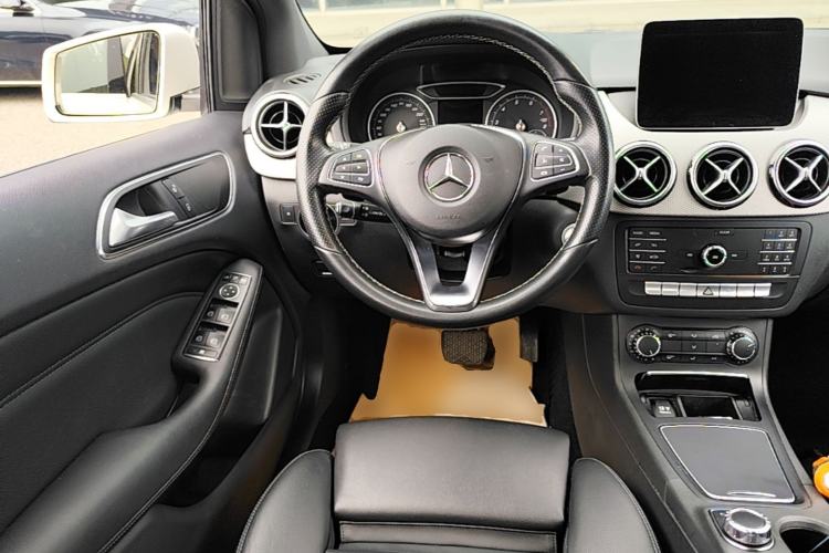 Used Mercedes-Benz B-Class 2019 B 200 Sport Edition Steering Wheel