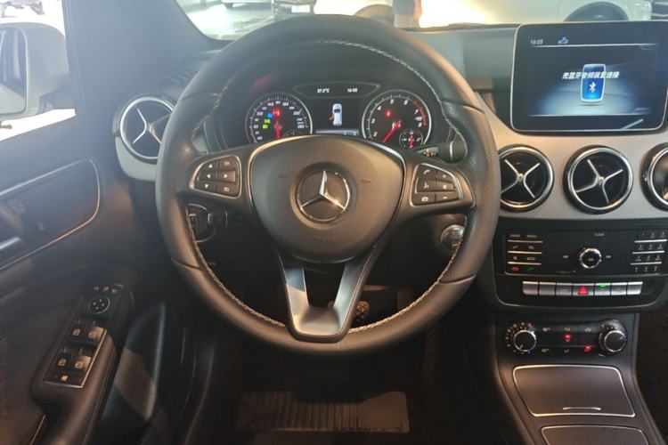 Used Mercedes-Benz B-Class 2019 B 200 Sport Edition Steering Wheel