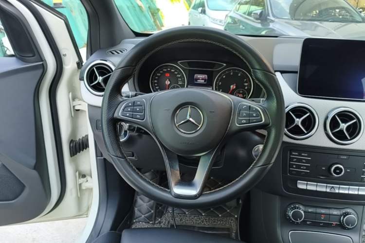 Used Mercedes-Benz B-Class 2019 B 200 Sport Edition Steering Wheel