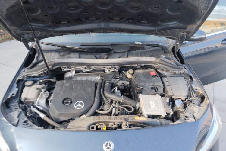 Used Mercedes-Benz B-Class 2020 B 180 Engine Bay