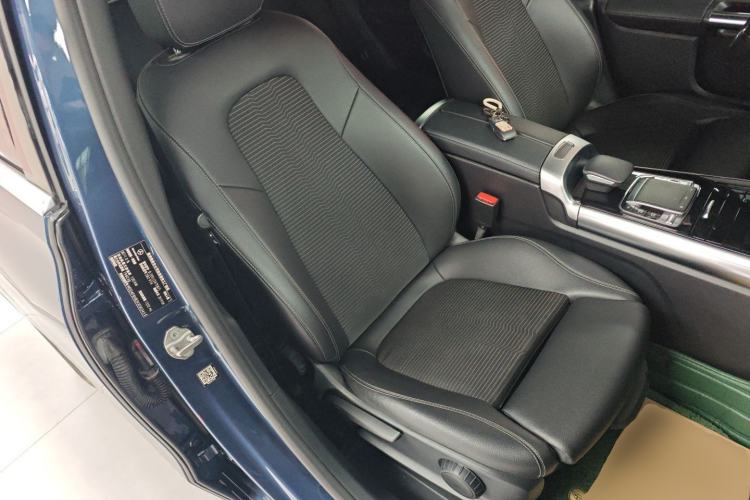 Used Mercedes-Benz B-Class 2020 B 200 Sport Edition Right Front Seat