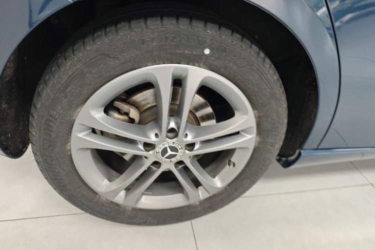 Used Mercedes-Benz B-Class 2020 B 200 Sport Edition Right Rear Wheel Hub