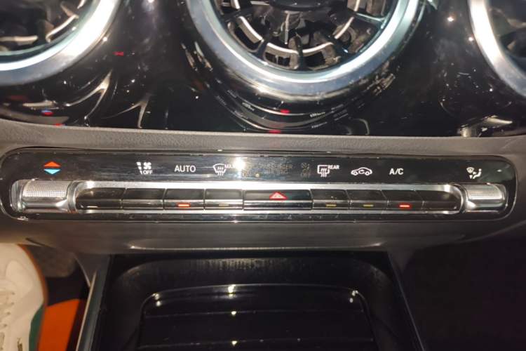 Used Mercedes-Benz B-Class 2020 B 200 Sport Edition Audio And AC Panel