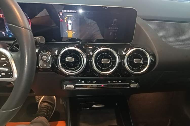 Used Mercedes-Benz B-Class 2020 B 200 Sport Edition Audio And AC Panel