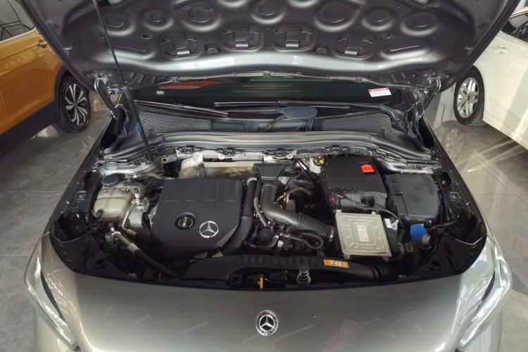 Used Mercedes-Benz B-Class 2020 B 180 Engine Bay