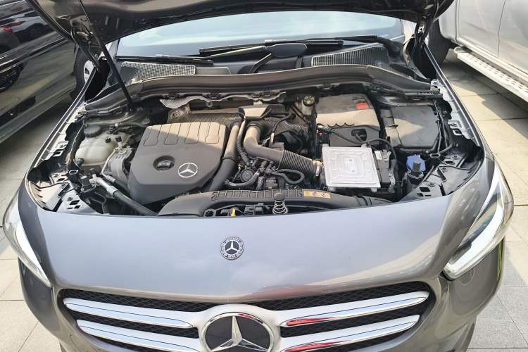 Used Mercedes-Benz B-Class 2020 B 180 Engine Bay