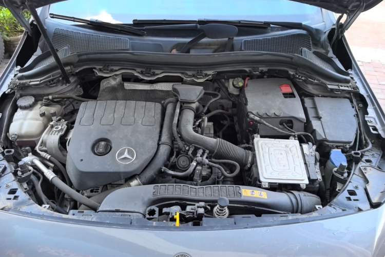 Used Mercedes-Benz B-Class 2020 B 180 Engine Bay
