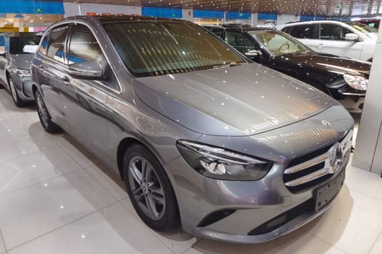 Used Mercedes-Benz B-Class 2020 B 200 Sport Edition Front Right 45 Deg