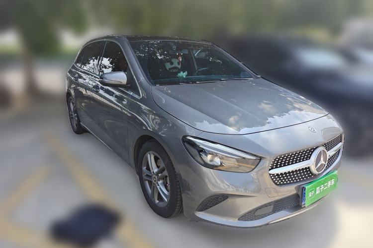 Used Mercedes-Benz B-Class 2020 B 200 Sport Edition Front Right 45 Deg