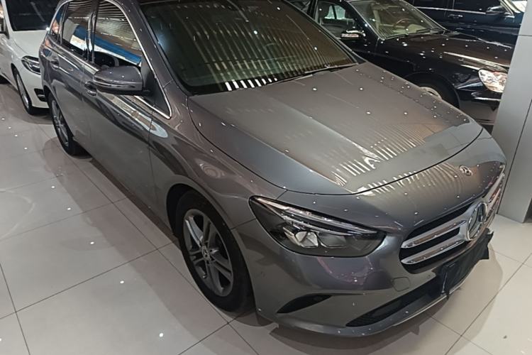 Used Mercedes-Benz B-Class 2020 B 200 Sport Edition Front Right 45 Deg