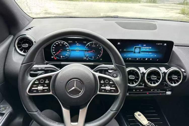 Used Mercedes-Benz B-Class 2020 B 180 Interior 1