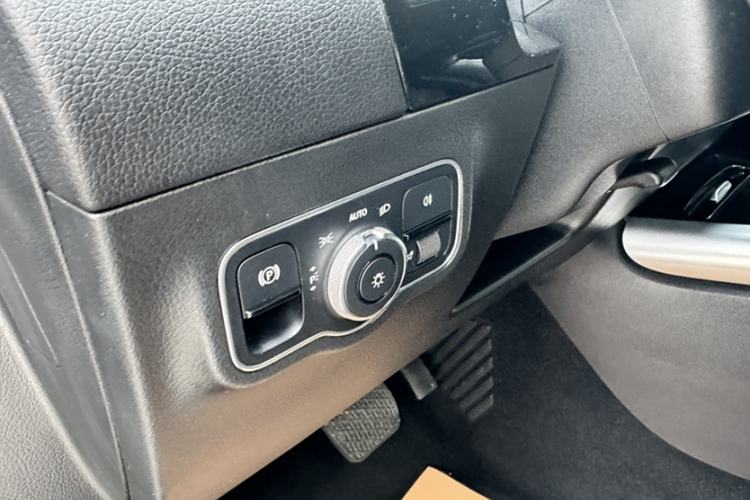 Used Mercedes-Benz B-Class 2020 B 200 Sport Edition Interior 10