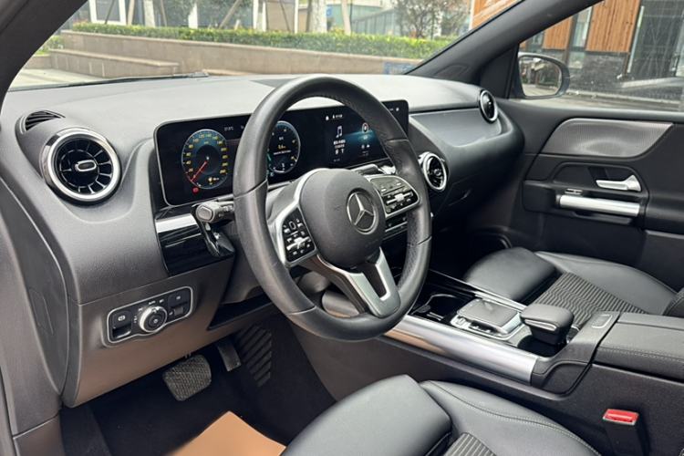Used Mercedes-Benz B-Class 2020 B 200 Sport Edition Interior 5