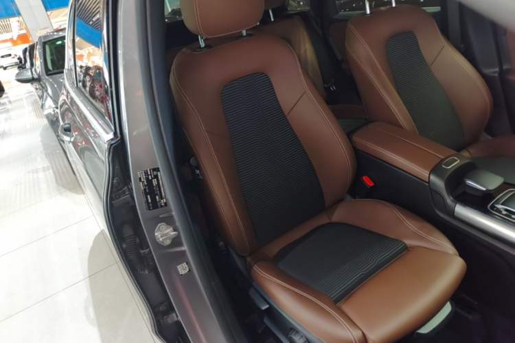 Used Mercedes-Benz B-Class 2020 B 200 Sport Edition Right Front Seat