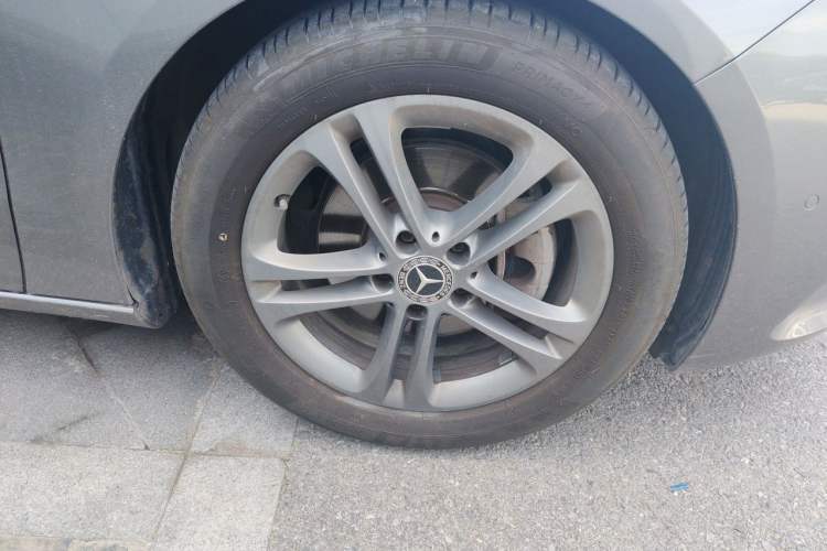 Used Mercedes-Benz B-Class 2020 B 200 Sport Edition Right Front Wheel Hub