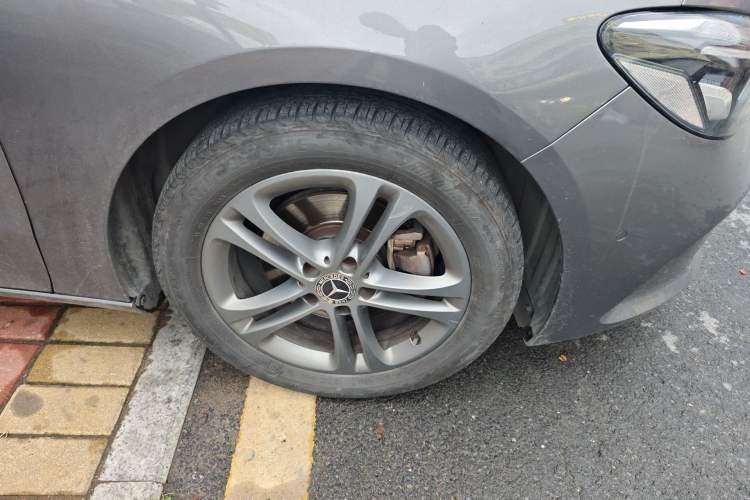 Used Mercedes-Benz B-Class 2020 B 200 Sport Edition Right Front Wheel Hub