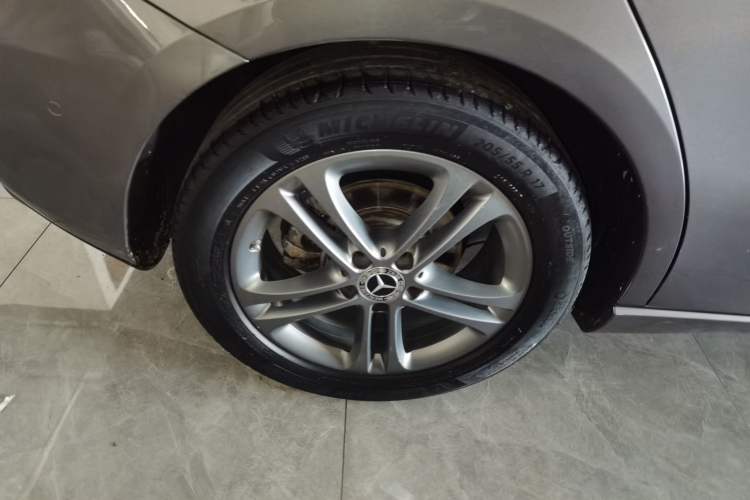 Used Mercedes-Benz B-Class 2020 B 180 Right Rear Wheel Hub