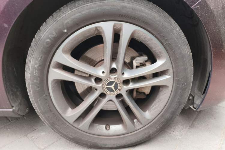 Used Mercedes-Benz B-Class 2020 B 200 Sport Edition Right Front Wheel Hub