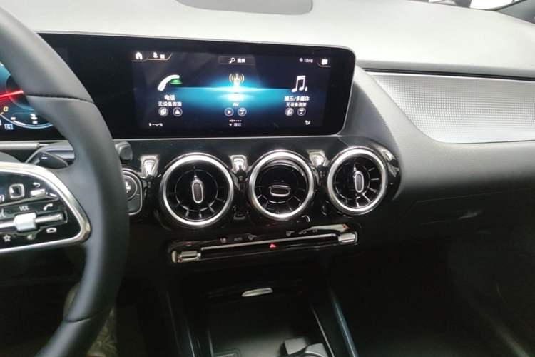 Used Mercedes-Benz B-Class 2020 B 200 Sport Edition Audio And AC Panel