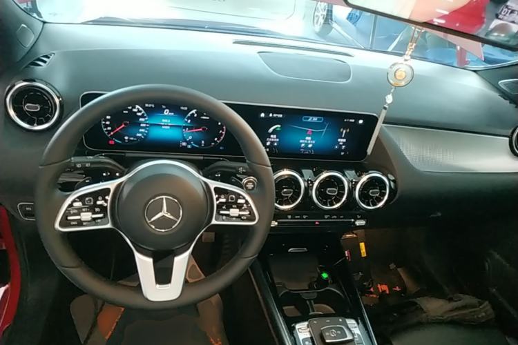 Used Mercedes-Benz B-Class 2020 B 200 Fashion Model Center Console
