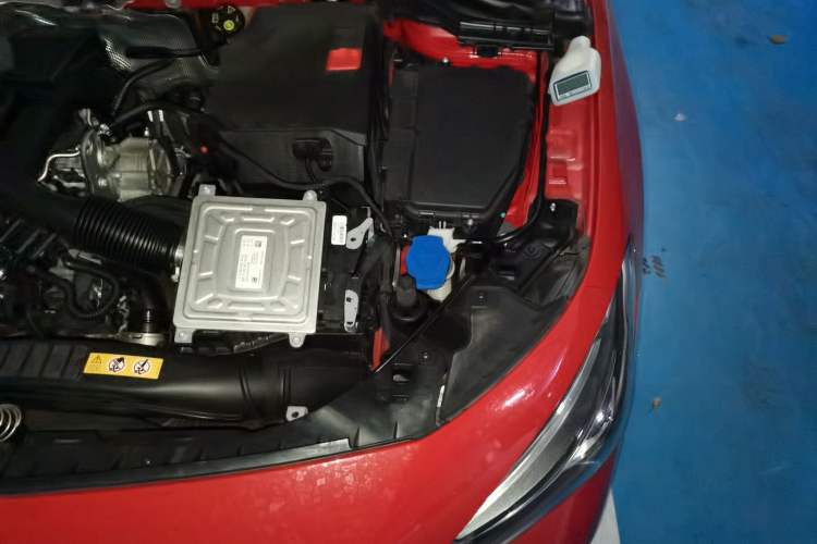 Used Mercedes-Benz B-Class 2020 B 200 Sport Edition Engine Bay Left