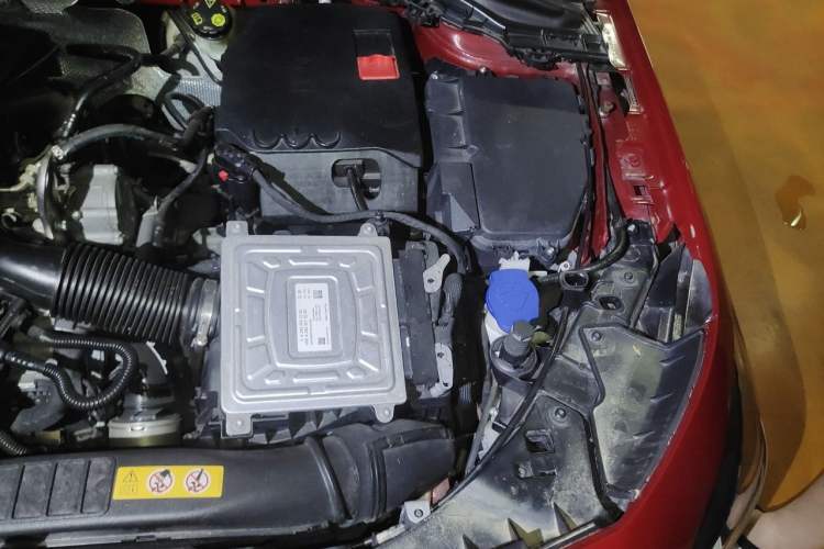 Used Mercedes-Benz B-Class 2020 B 200 Sport Edition Engine Bay Left