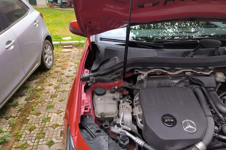 Used Mercedes-Benz B-Class 2020 B 200 Sport Edition Engine Bay Right