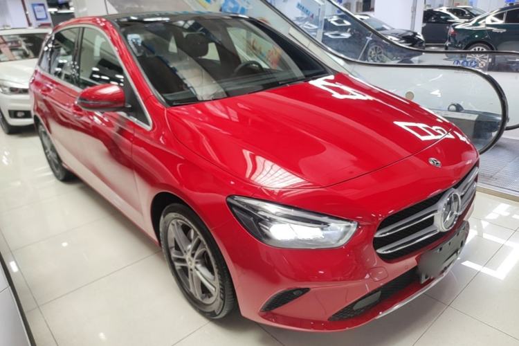 Used Mercedes-Benz B-Class 2020 B 200 Sport Edition Front Right 45 Deg