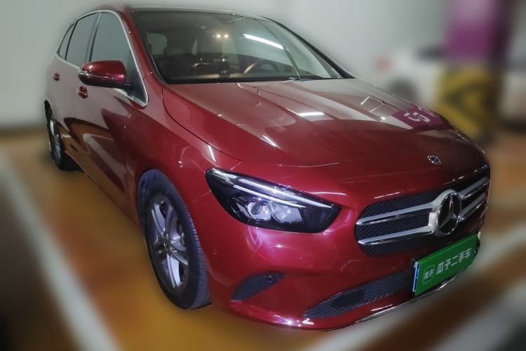 Used Mercedes-Benz B-Class 2020 B 200 Sport Edition Front Right 45 Deg