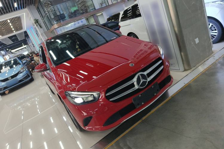 Used Mercedes-Benz B-Class 2020 B 200 Sport Edition Front Right 45 Deg