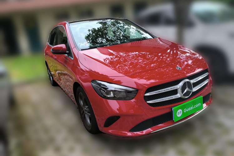 Used Mercedes-Benz B-Class 2020 B 200 Sport Edition Front Right 45 Deg