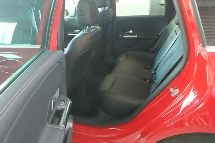 Used Mercedes-Benz B-Class 2020 B 200 Fashion Model Left Rear Seat