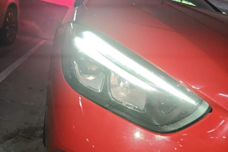 Used Mercedes-Benz B-Class 2020 B 200 Sport Edition Right Front Headlight