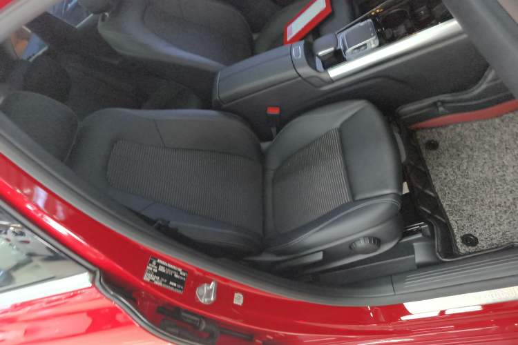 Used Mercedes-Benz B-Class 2020 B 200 Sport Edition Right Front Seat
