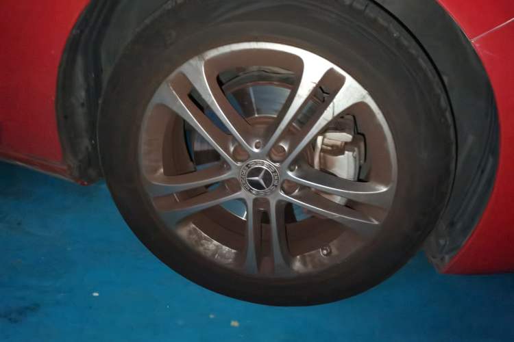 Used Mercedes-Benz B-Class 2020 B 200 Sport Edition Right Front Wheel Hub