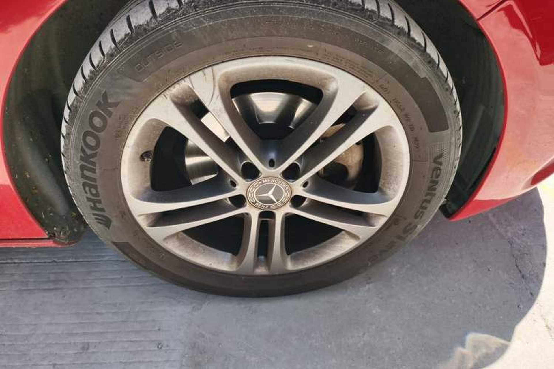 Used Mercedes-Benz B-Class 2020 B 180 Right Front Wheel Hub