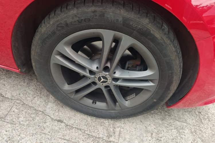 Used Mercedes-Benz B-Class 2020 B 180 Right Front Wheel Hub