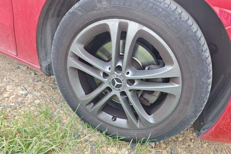 Used Mercedes-Benz B-Class 2020 B 200 Sport Edition Right Front Wheel Hub