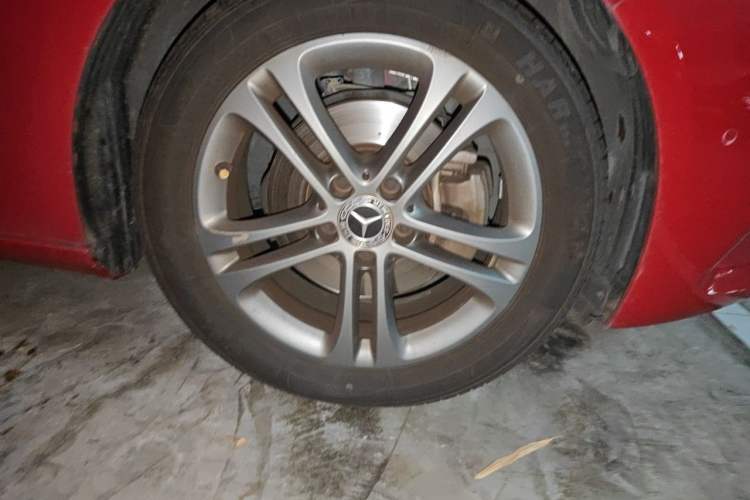 Used Mercedes-Benz B-Class 2020 B 200 Sport Edition Right Front Wheel Hub