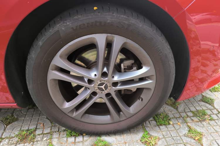 Used Mercedes-Benz B-Class 2020 B 200 Sport Edition Right Front Wheel Hub