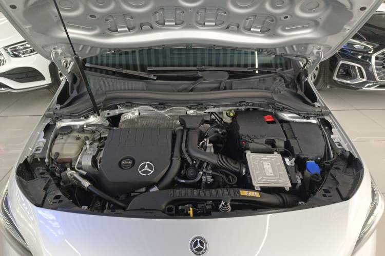 Used Mercedes-Benz B-Class 2020 B 200 Fashion Model Engine Bay